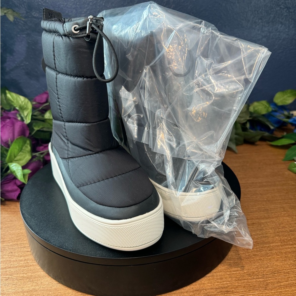 NWOB J Slides Black Nylon Mickie Waterproof Puffer Boot Size 6